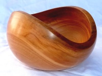 Kirsche DM 26cm, Höhe 13cm, Wandstärke 12mm Kirsche DM 26cm, Höhe 13cm, Wandstärke 12mm