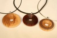 Anhänger Haselnuss und Cocobolo gerillt